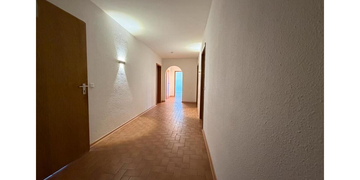 Etagenwohnung Salzgitter - 4 Zimmer, 130 m&sup2;, 1.250&euro; | Angebot:25149303