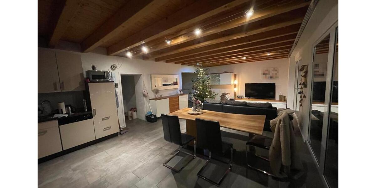 Etagenwohnung Rammelsbach - 6 Zimmer, 200 m&sup2;, 1.200&euro; | Angebot:26633479
