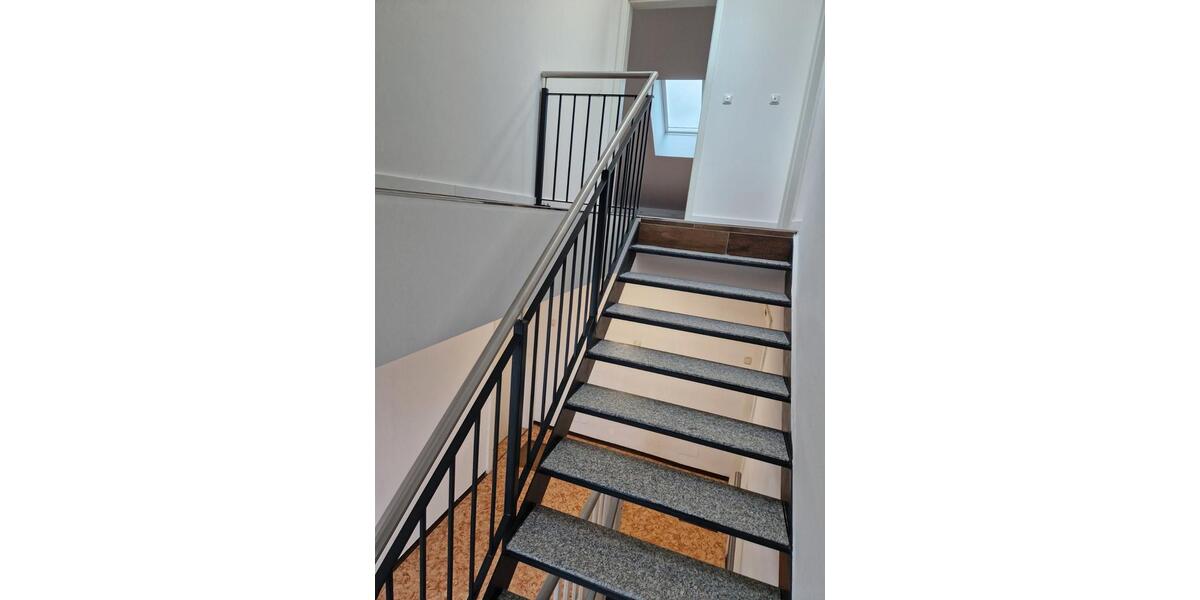 Dachgeschoßwohnung Burghausen - 3 Zimmer, 55 m&sup2;, 825&euro; | Angebot:26221403