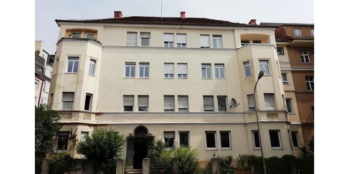 schön renovierte 3 ZKB Altbauwohnung 3 zimmer