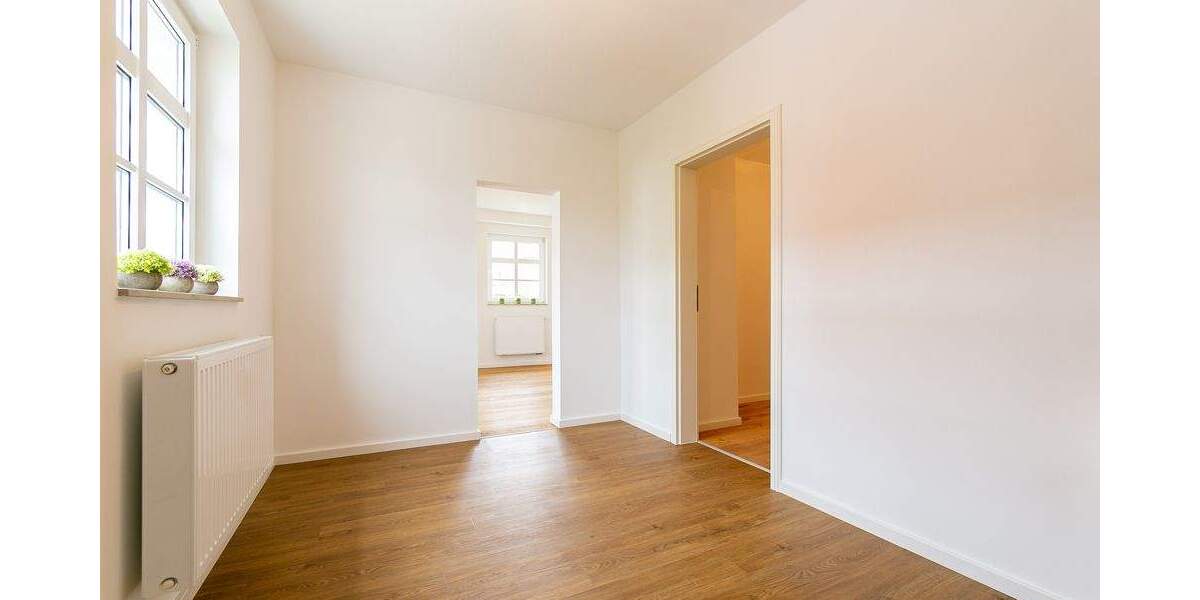 Wohnen bei Leipzig: 2 Zimmer, Bad neu, Echtholz-Parkett, PKW-Stellplatz 2 zimmer