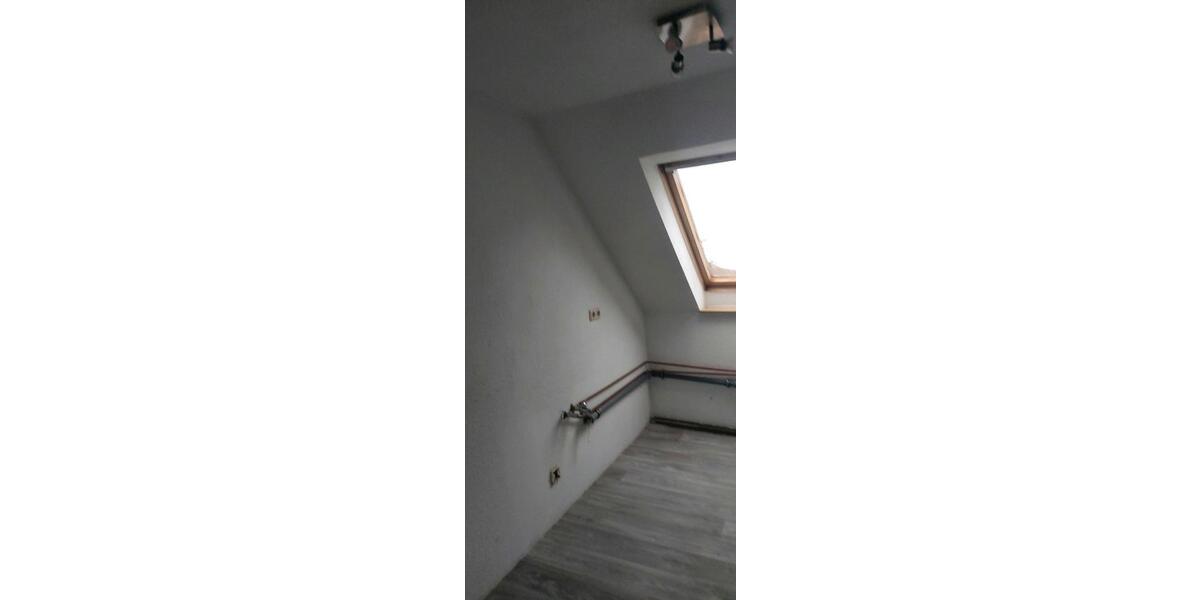 Dachgeschoßwohnung Lichtenstein (Sachsen) - 3 Zimmer, 58 m&sup2;, 320&euro; | Angebot:24466911