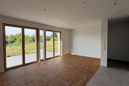 Neubau in Saarbrücken - Maisonettewohnung mit Terrasse und Stellplatz zu vermieten. 4 zimmer