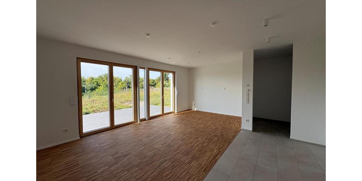 Neubau in Saarbrücken - Maisonettewohnung mit Terrasse und Stellplatz zu vermieten. 4 zimmer