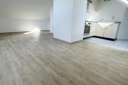 *** Gemütliches 2-Raum-DG-Kuschelnest mit Einbauküche in Weißenborn bei Freiberg *** 2 zimmer