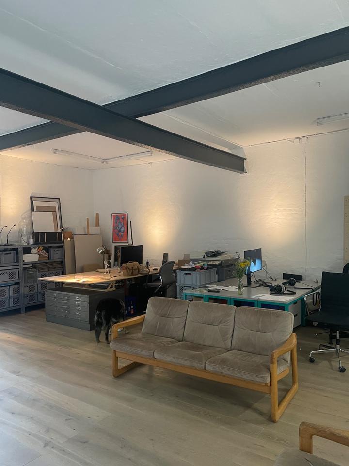 Zwei Atelier-Schreibtischplätze frei zimmer