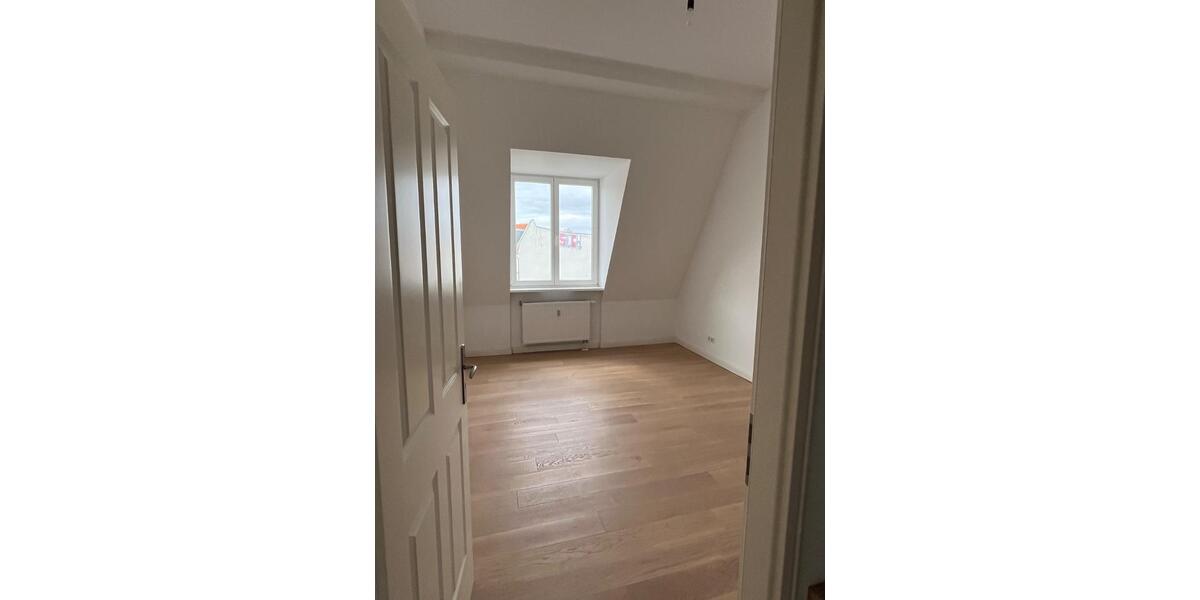 Dachgeschoßwohnung Berlin Friedrichshain-Kreuzberg - 2 Zimmer, 108 m&sup2;, 2.400&euro; | Angebot:26635070