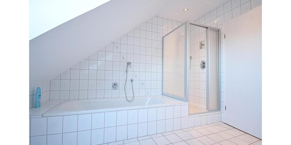 Dachgeschoßwohnung Wiefelstede - 4 Zimmer, 109 m&sup2;, 850&euro; | Angebot:26531315