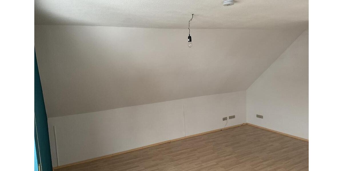 Dachgeschoßwohnung Bergneustadt - 3 Zimmer, 82 m&sup2;, 650&euro; | Angebot:24431077