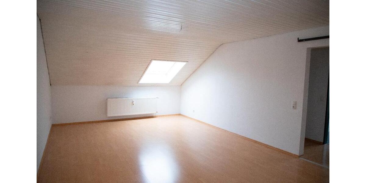 Dachgeschoßwohnung Deggendorf - 3 Zimmer, 68 m&sup2;, 720&euro; | Angebot:26045127