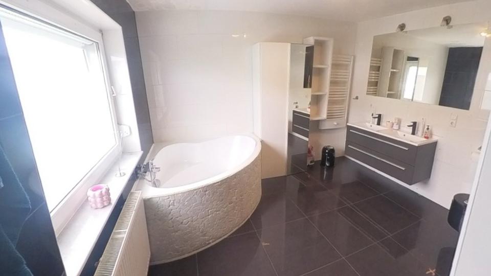 Etagenwohnung Hameln Kernstadt - 4 Zimmer, 150 m&sup2;, 1.300&euro; | Angebot:26555800