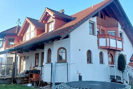 Großzügiges 7,5 Zimmer-Einfamilienhaus im Landhausstil mit Garten, Kamin und Garage! 7.5 zimmer