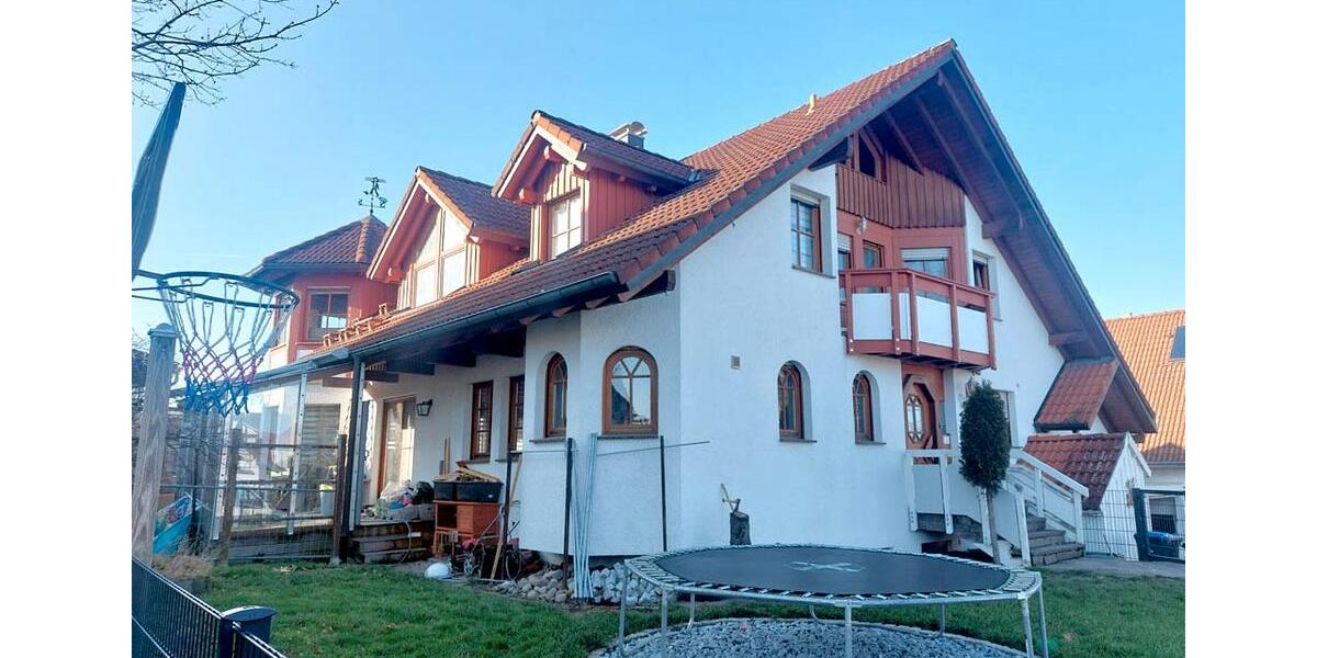 Großzügiges 7,5 Zimmer-Einfamilienhaus im Landhausstil mit Garten, Kamin und Garage! 7.5 zimmer