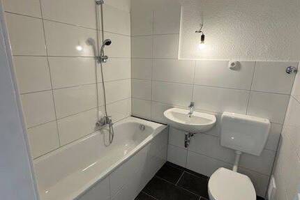 **2 Kaltmieten sparen** Geräumige, zentrale FamilienWohnung im Dachgeschoss