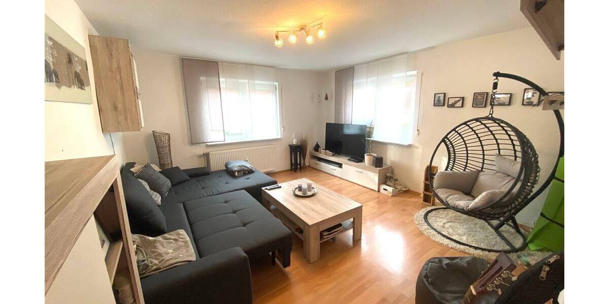 Erstbezug nach Sanierung - Helle 2-Zi-Whg im 1. OG mit Balkon, Küche, Stellplatz und Garten! 2 zimmer