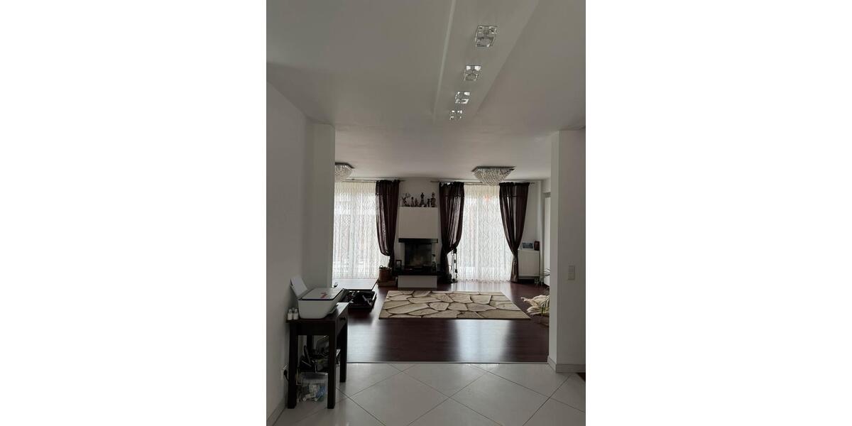 Einfamilienhaus Ostfildern - 7 Zimmer, 150 m&sup2;, 2.700&euro; | Angebot:24733813