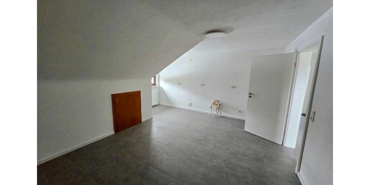 Dachgeschoßwohnung Allendorf (Eder) - 3 Zimmer, 89 m&sup2;, 850&euro; | Angebot:26356224