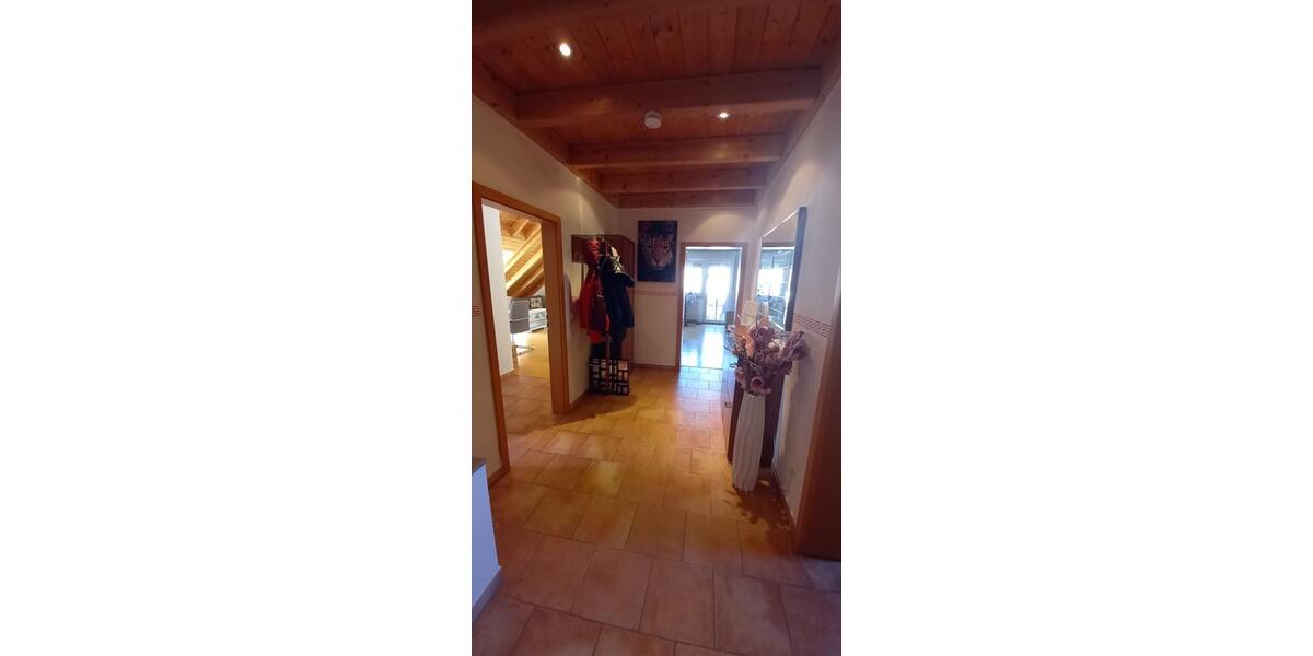 Dachgeschoßwohnung Hepberg - 3 Zimmer, 92 m&sup2;, 1.080&euro; | Angebot:26586622