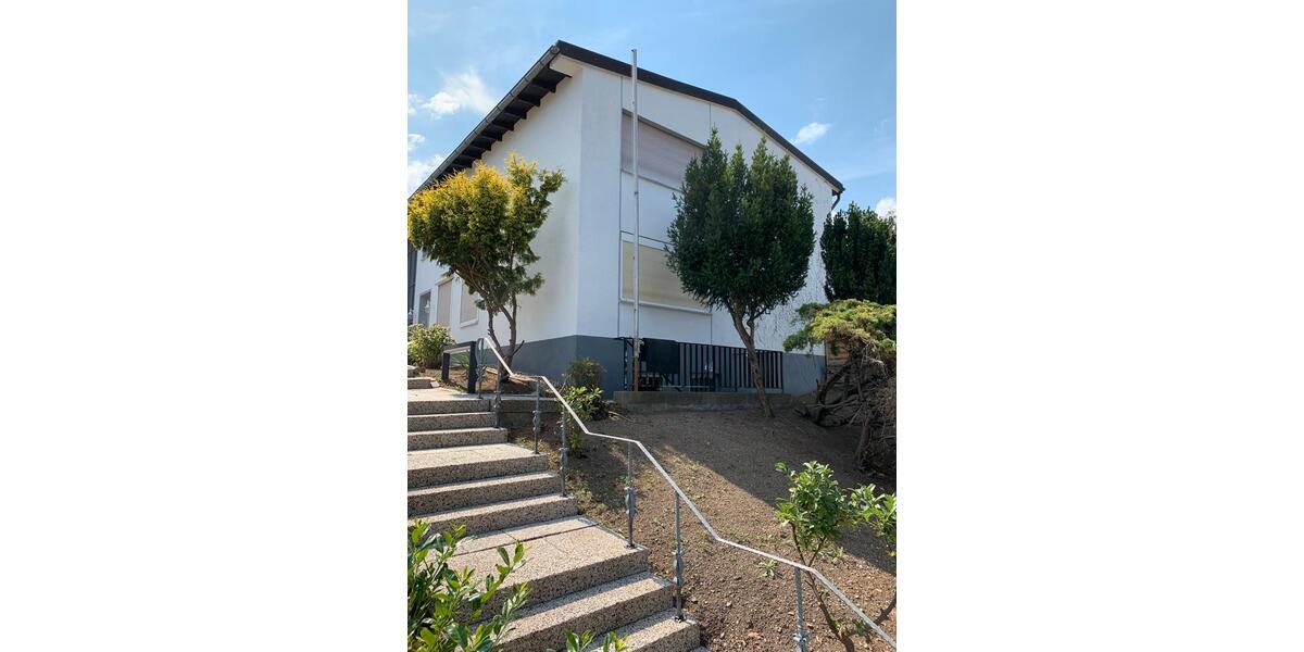 Einfamilienhaus (195 m²) mit Keller, Balkon & Wintergarten 5 zimmer