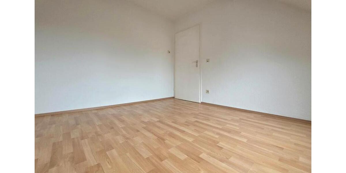 Gemütliche, renovierte 2,5-Zimmer-Wohnung im Dachgeschoss 2 zimmer