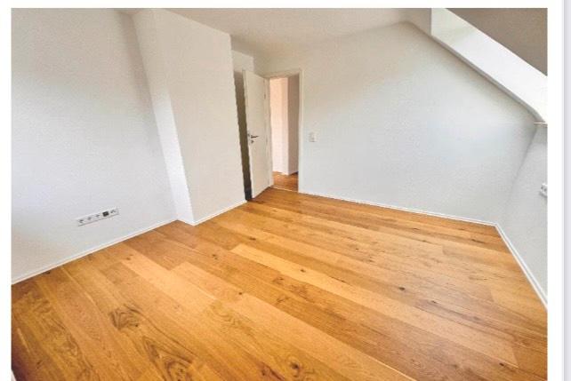 Dachgeschoßwohnung Roth - 3 Zimmer, 58 m&sup2;, 950&euro; | Angebot:25964210