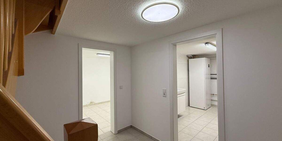 Etagenwohnung Bad Köstritz - 3 Zimmer, 130 m&sup2;, 1.700&euro; | Angebot:25662303