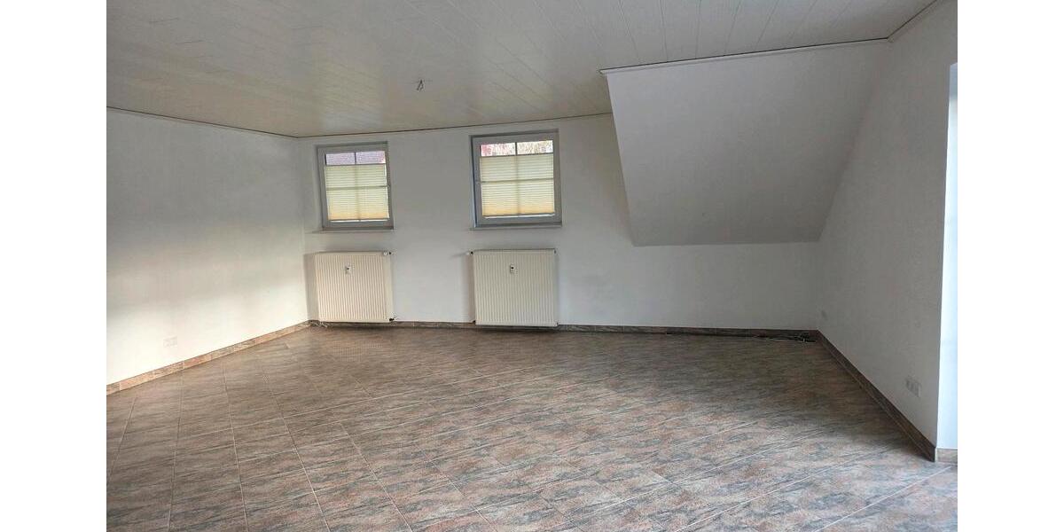 Dachgeschoßwohnung Burghaun - 3 Zimmer, 104 m&sup2;, 790&euro; | Angebot:25640887