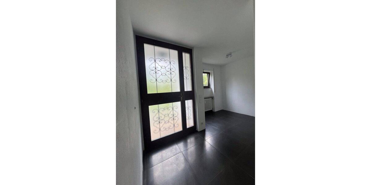 Reihenmittelhaus Stuttgart Nord - 7 Zimmer, 183 m&sup2;, 2.725&euro; | Angebot:26926626