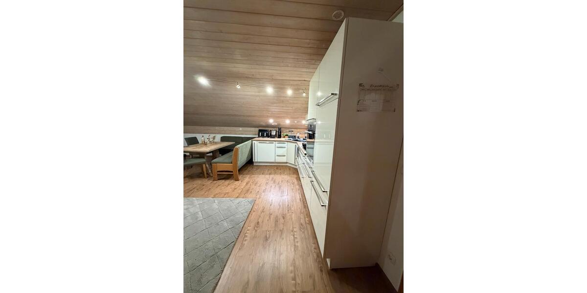 Dachgeschoßwohnung Perkam - 3 Zimmer, 98 m&sup2;, 660&euro; | Angebot:24867410