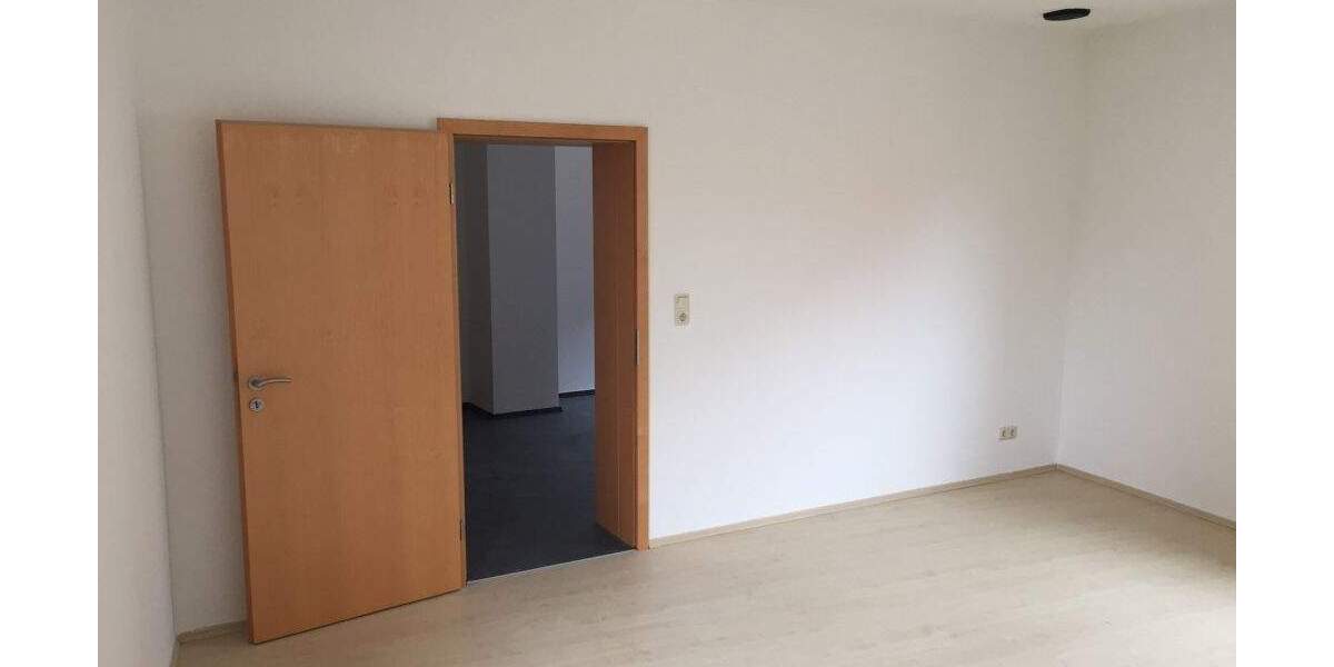 Helle und große 3,5 Zimmer-Wohnung im Zentrum von Weisendorf 3 zimmer