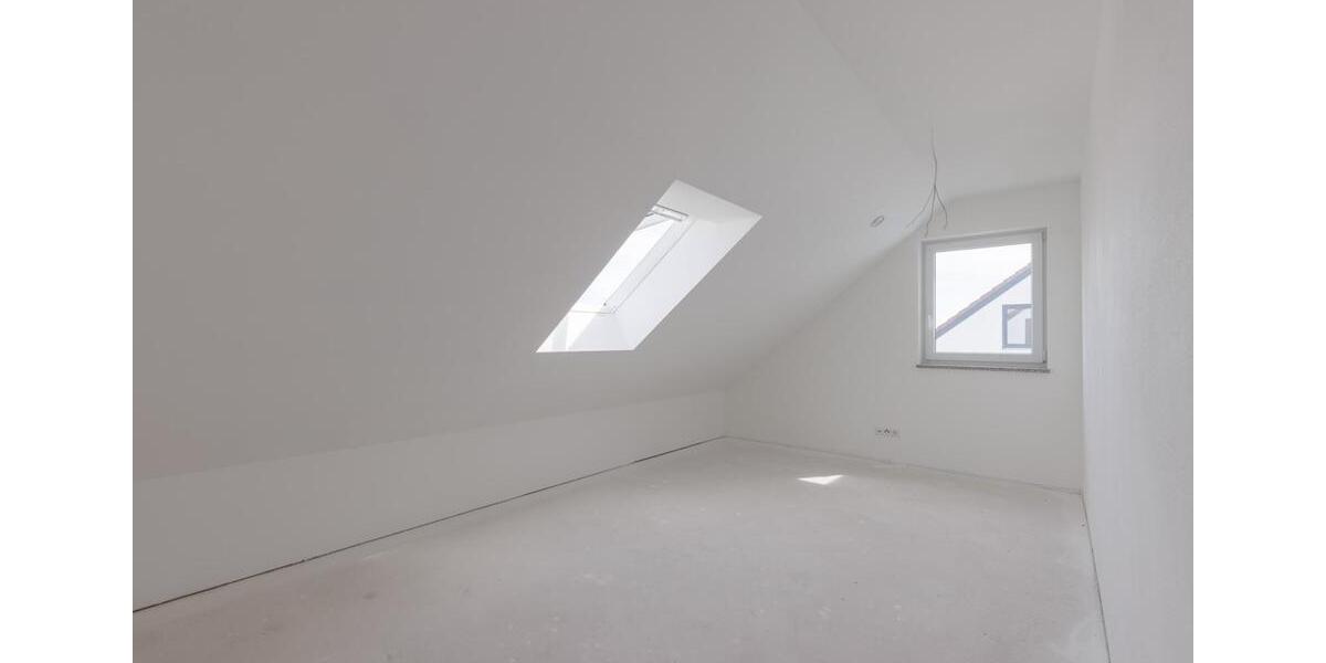 Moderne Dachgeschosswohnung mit Küche: Erstbezug 3 zimmer