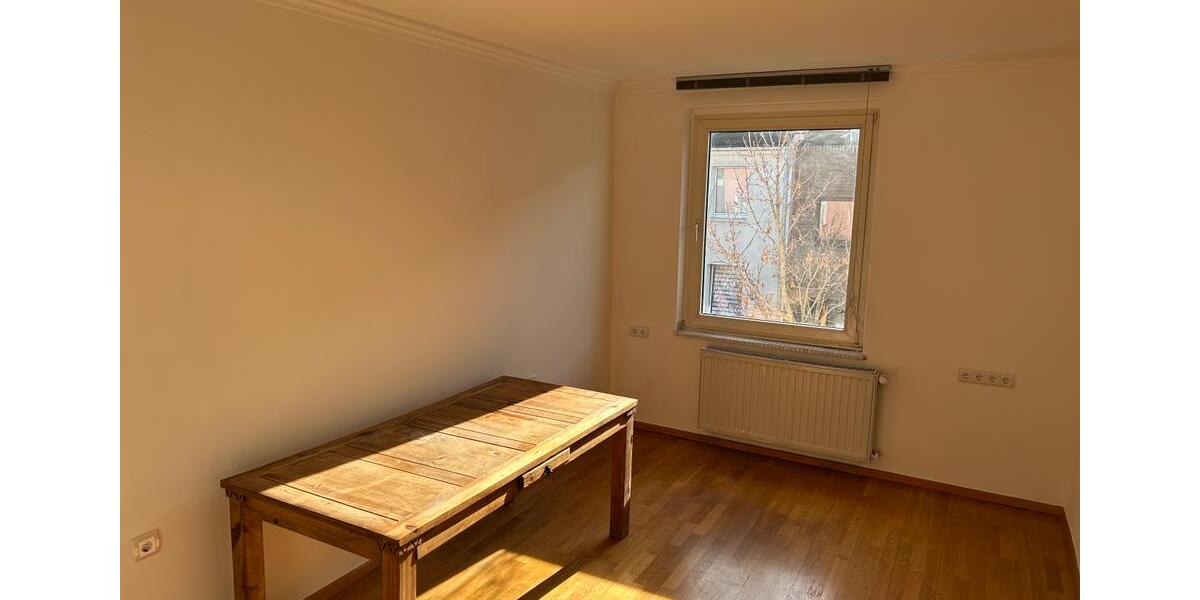 Etagenwohnung Düsseldorf Stadtbezirk 3 - 3 Zimmer, 94 m&sup2;, 1.570&euro; | Angebot:25105146