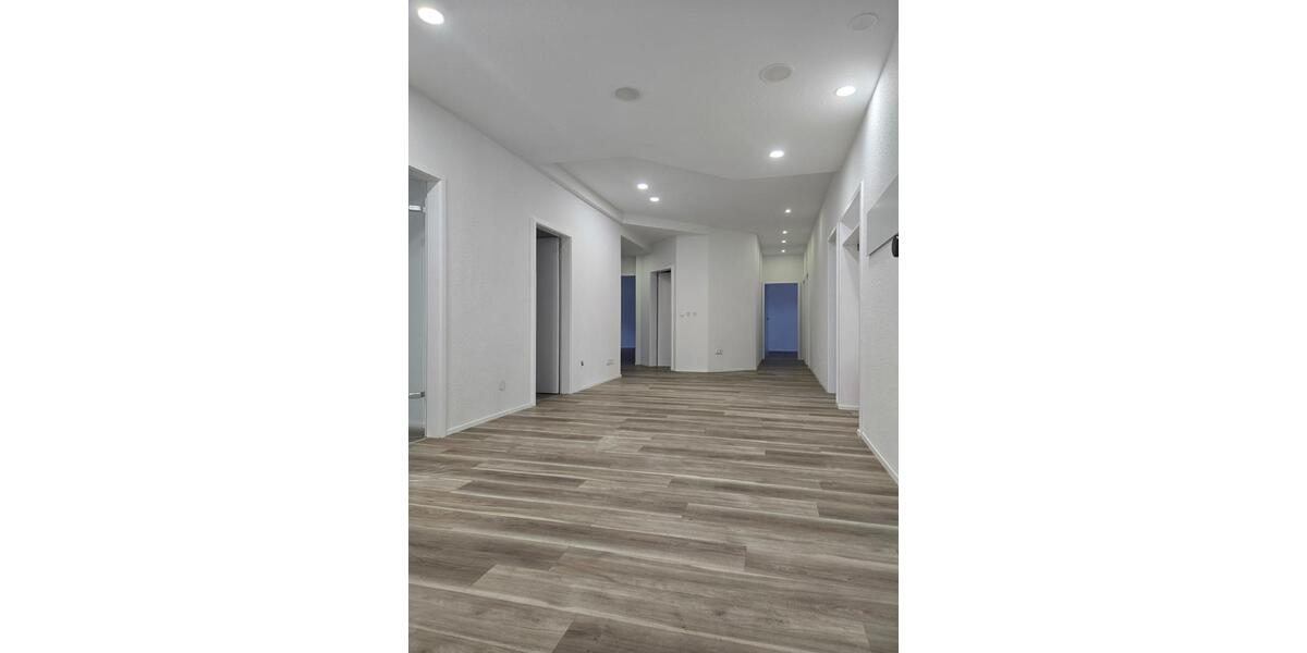Etagenwohnung Wolfhagen - 7 Zimmer, 175 m&sup2;, 1.100&euro; | Angebot:26692929