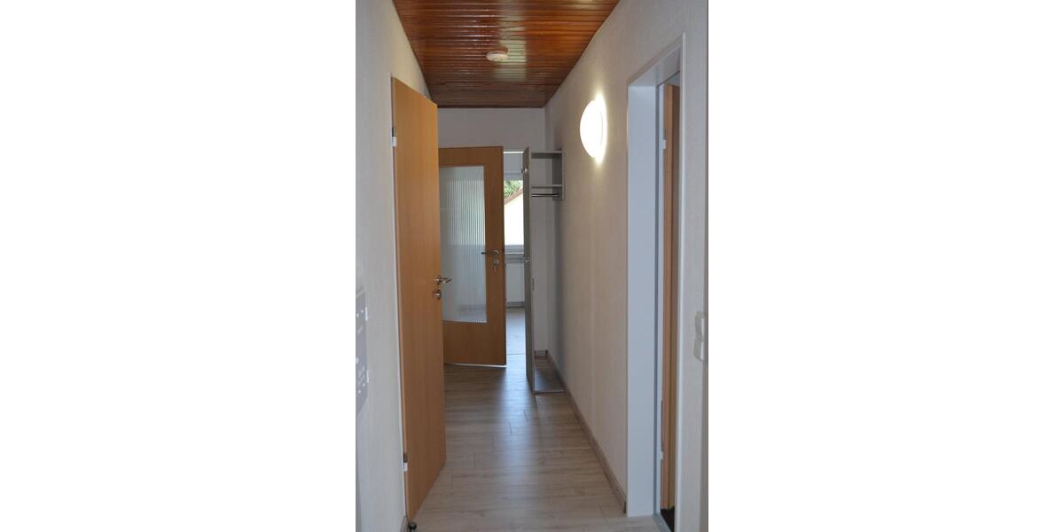 Schöne, helle 2-Zimmer-DG - Wohnung mit Balkon in Seenähe 2 zimmer