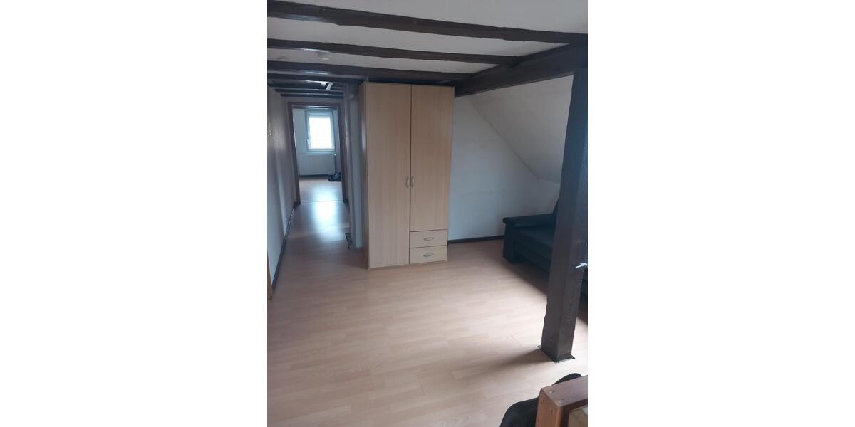 Etagenwohnung Lügde - 5 Zimmer, 130 m&sup2;, 850&euro; | Angebot:26254886