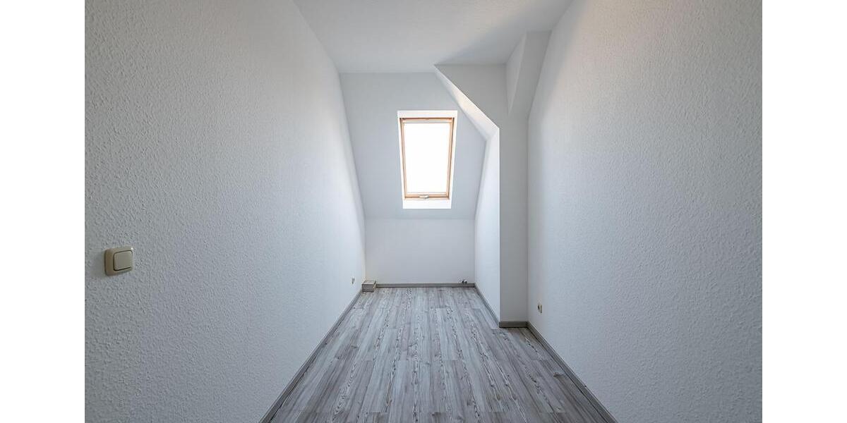 Dachgeschoßwohnung Riesa - 5 Zimmer, 149 m&sup2;, 1.050&euro; | Angebot:22699592