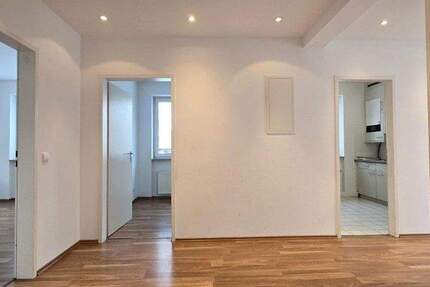 Erdgeschoss-Wohnung mit 4 Zimmern und PKW-Stellplatz in Sackgassenlage! 4 zimmer