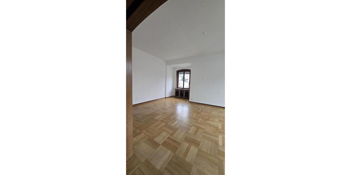 Etagenwohnung Bad Pyrmont - 3 Zimmer, 117 m&sup2;, 650&euro; | Angebot:24103705