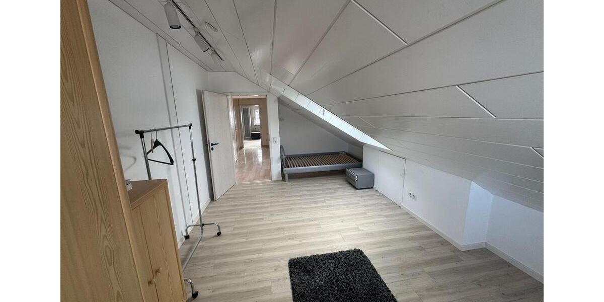 Dachgeschoßwohnung Hanau Groß-Steinheim - 3 Zimmer, 70 m&sup2;, 950&euro; | Angebot:25956833