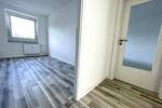 Modern geschnittene 3-Raum-Wohnung mit verglastem Balkon