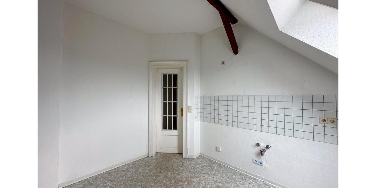 Gemütliche Dachgeschosswohnung mit tollem Ausblick über die Dächer Naumburgs! 2 zimmer