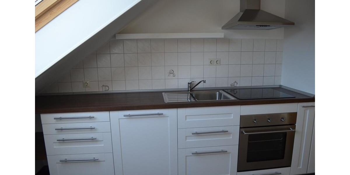 Schöne, helle 2-Zimmer-DG - Wohnung mit Balkon in Seenähe 2 zimmer