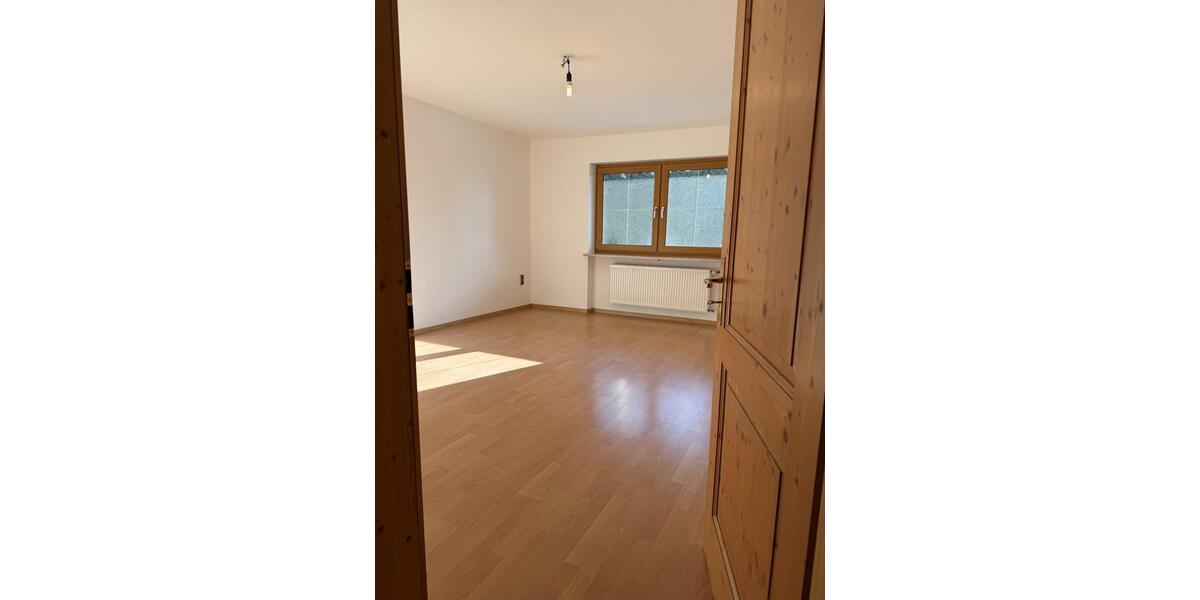 Mehrfamilienhaus, Wohnhaus Teisnach - 6 Zimmer, 213 m&sup2;, 1.350&euro; | Angebot:25712113