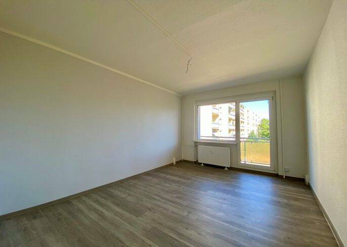 Erstbezug nach Sanierung: 2-Raum mit Balkon und Badewanne