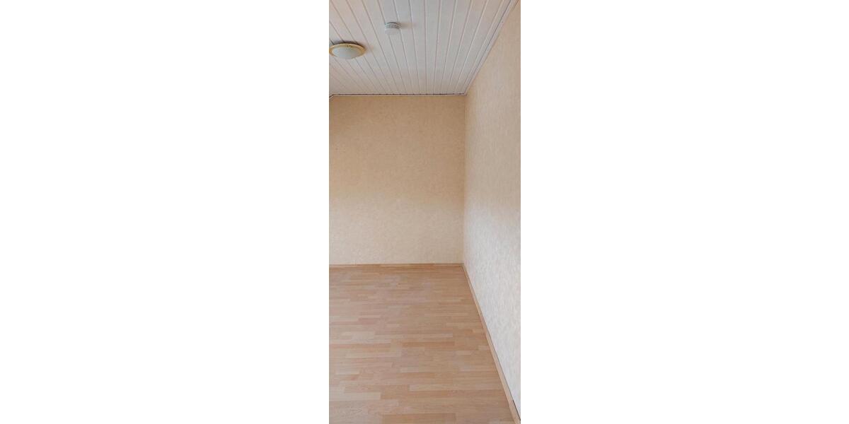 Dachgeschoßwohnung Duisburg Rheinhausen - 2 Zimmer, 75 m&sup2;, 950&euro; | Angebot:26532670