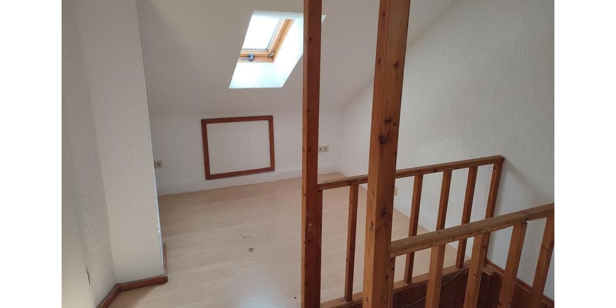 Dachgeschoßwohnung Apolda - 4 Zimmer, 88 m&sup2;, 660&euro; | Angebot:22479618