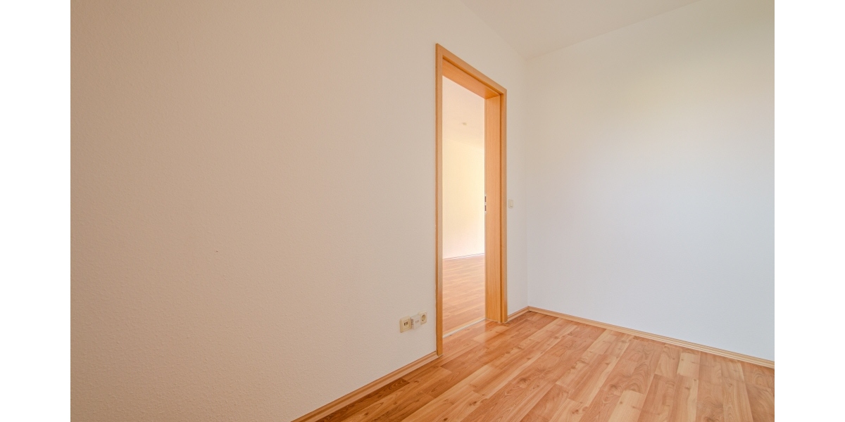BALKON – WANNEN-DUSCHBAD MIT FENSTER – ROLLOS – SCHÖN GELEGEN - Etagenwohnung Meißen Niederspaar | Angebot:27230317