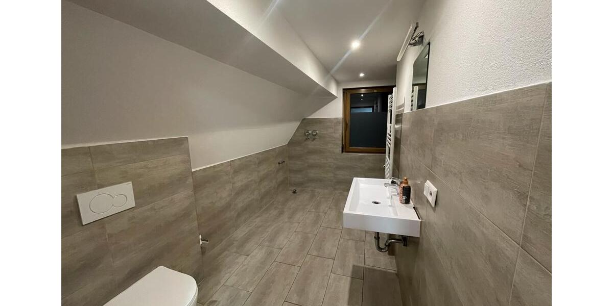 Dachgeschoßwohnung Albstadt - 3 Zimmer, 80 m&sup2;, 700&euro; | Angebot:24553098