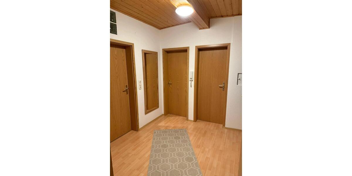 Dachgeschoßwohnung Hofbieber - 3 Zimmer, 100 m&sup2;, 850&euro; | Angebot:23717072