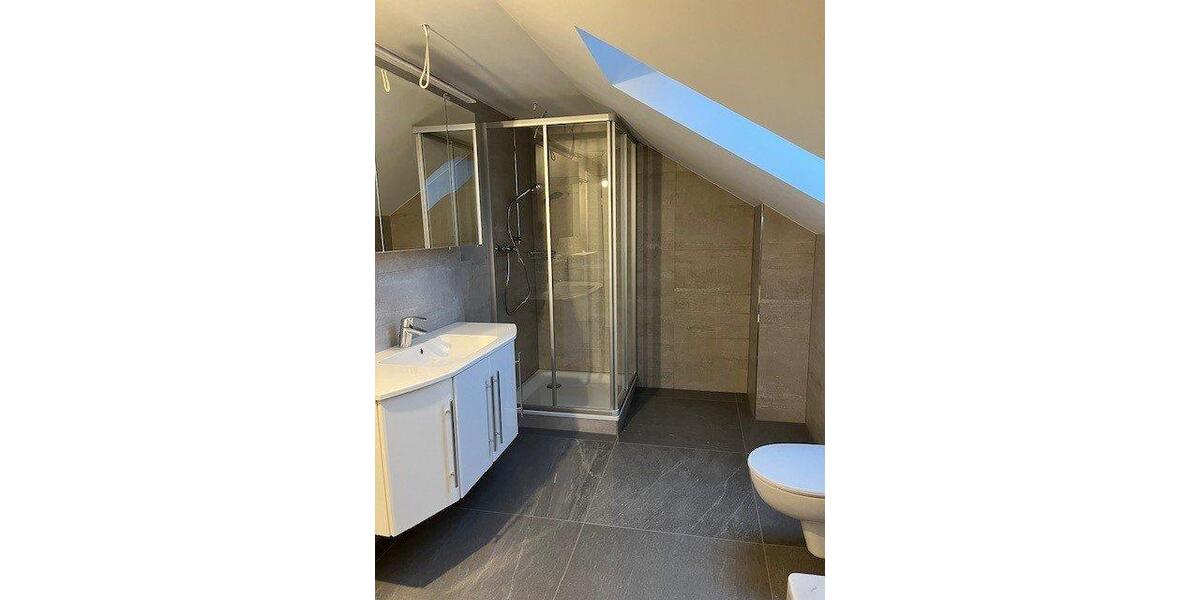 Dachgeschoßwohnung Maßbach - 3 Zimmer, 100 m&sup2;, 900&euro; | Angebot:26383213